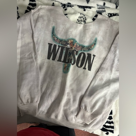 Tops - Lainey Wilson crew neck